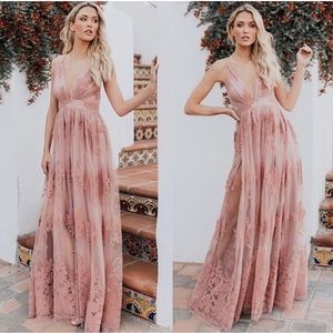 Long Blush, beautiful maxi slip gown, tulle and lined. NWT Sz L. Never worn